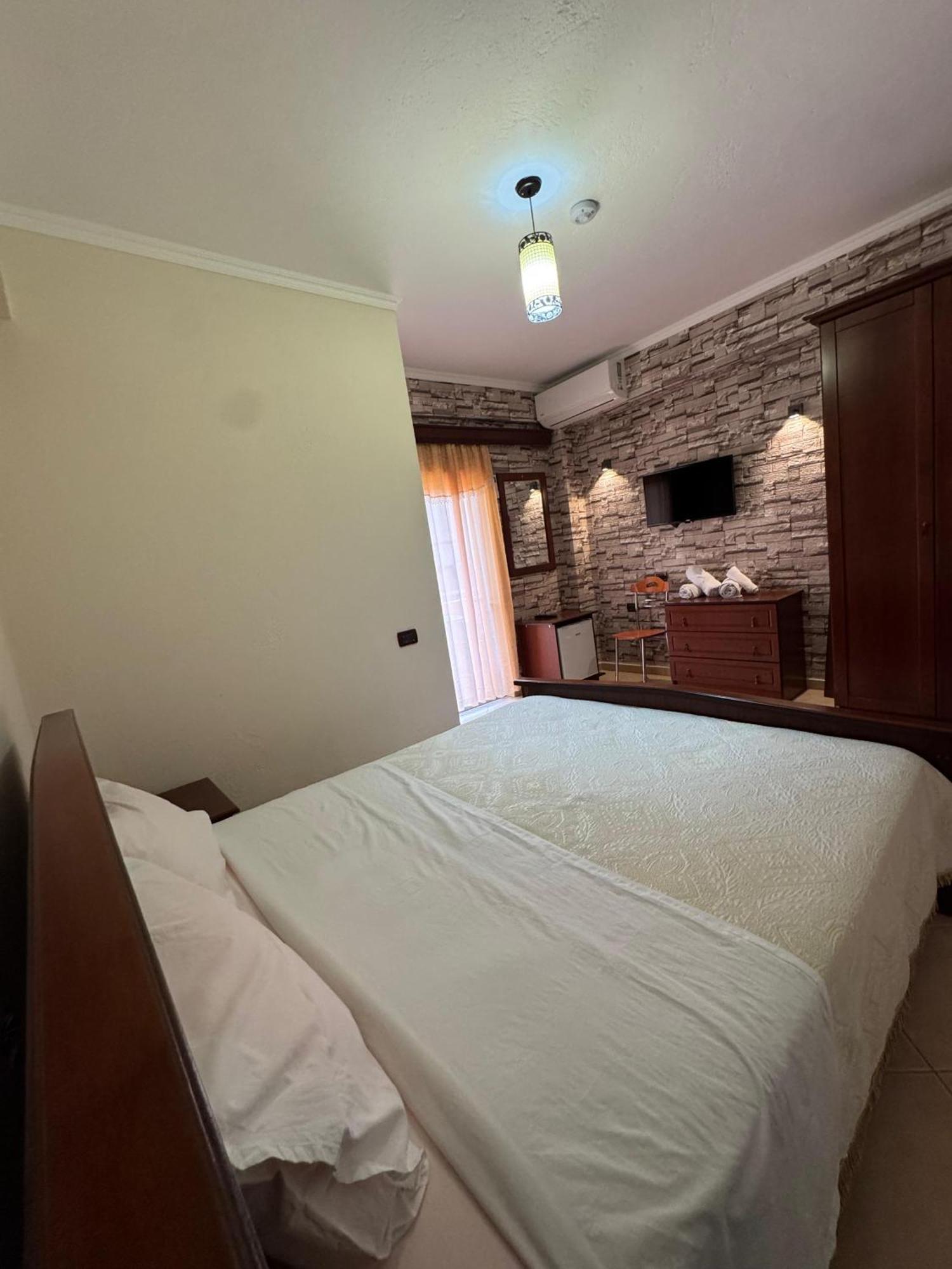 Lini Hotel Restorant Leza מראה חיצוני תמונה