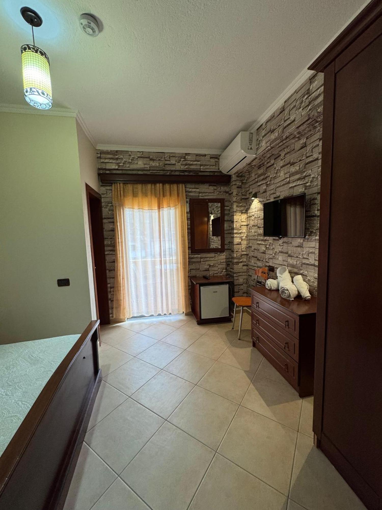 Lini Hotel Restorant Leza מראה חיצוני תמונה