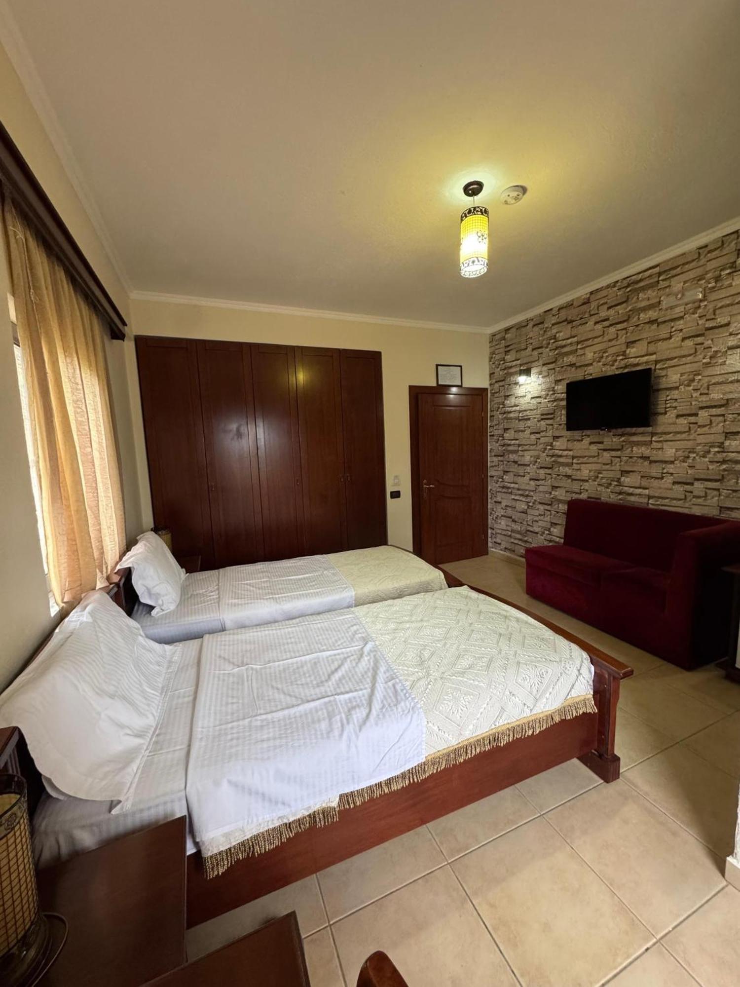 Lini Hotel Restorant Leza מראה חיצוני תמונה
