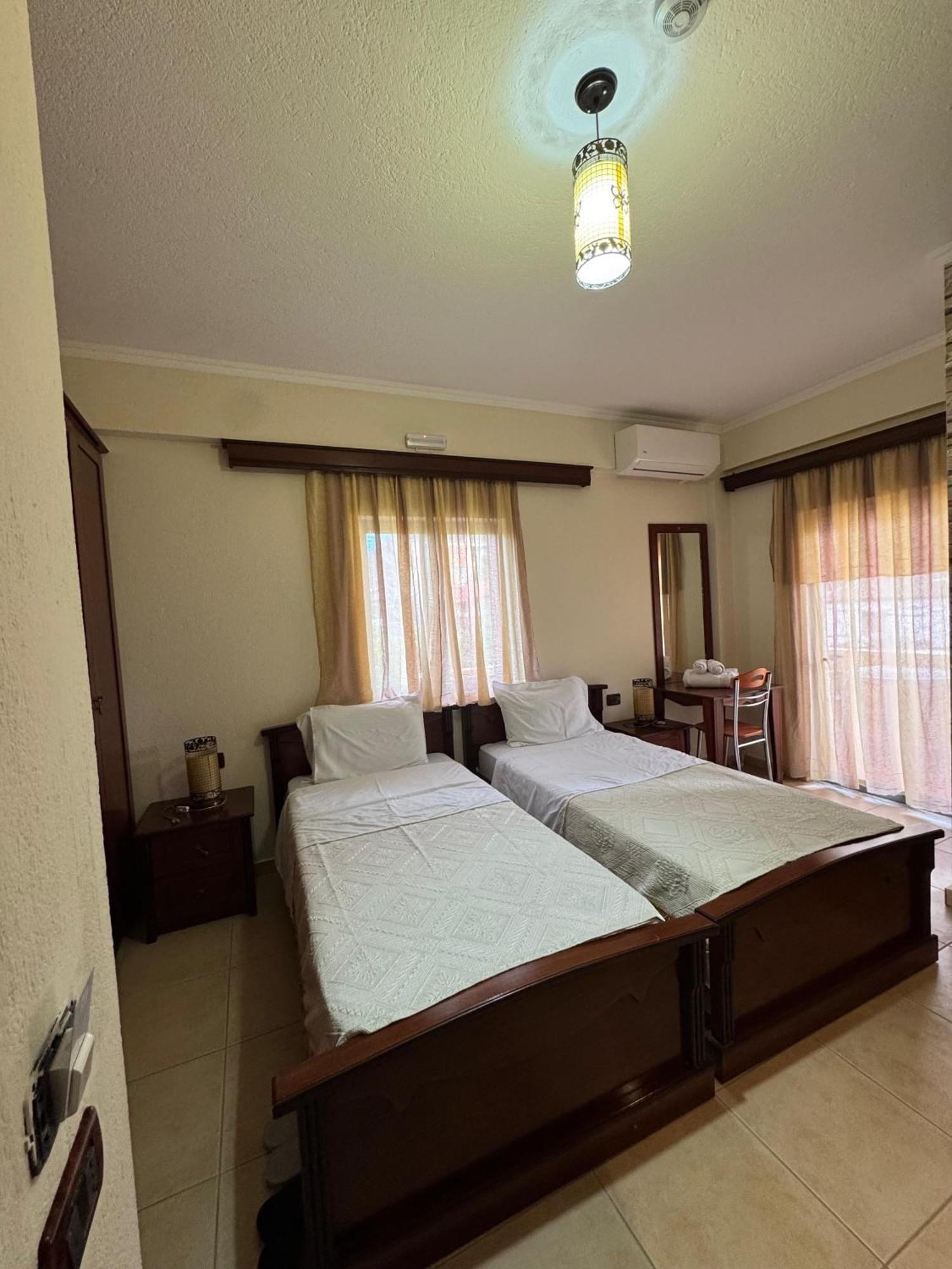 Lini Hotel Restorant Leza מראה חיצוני תמונה