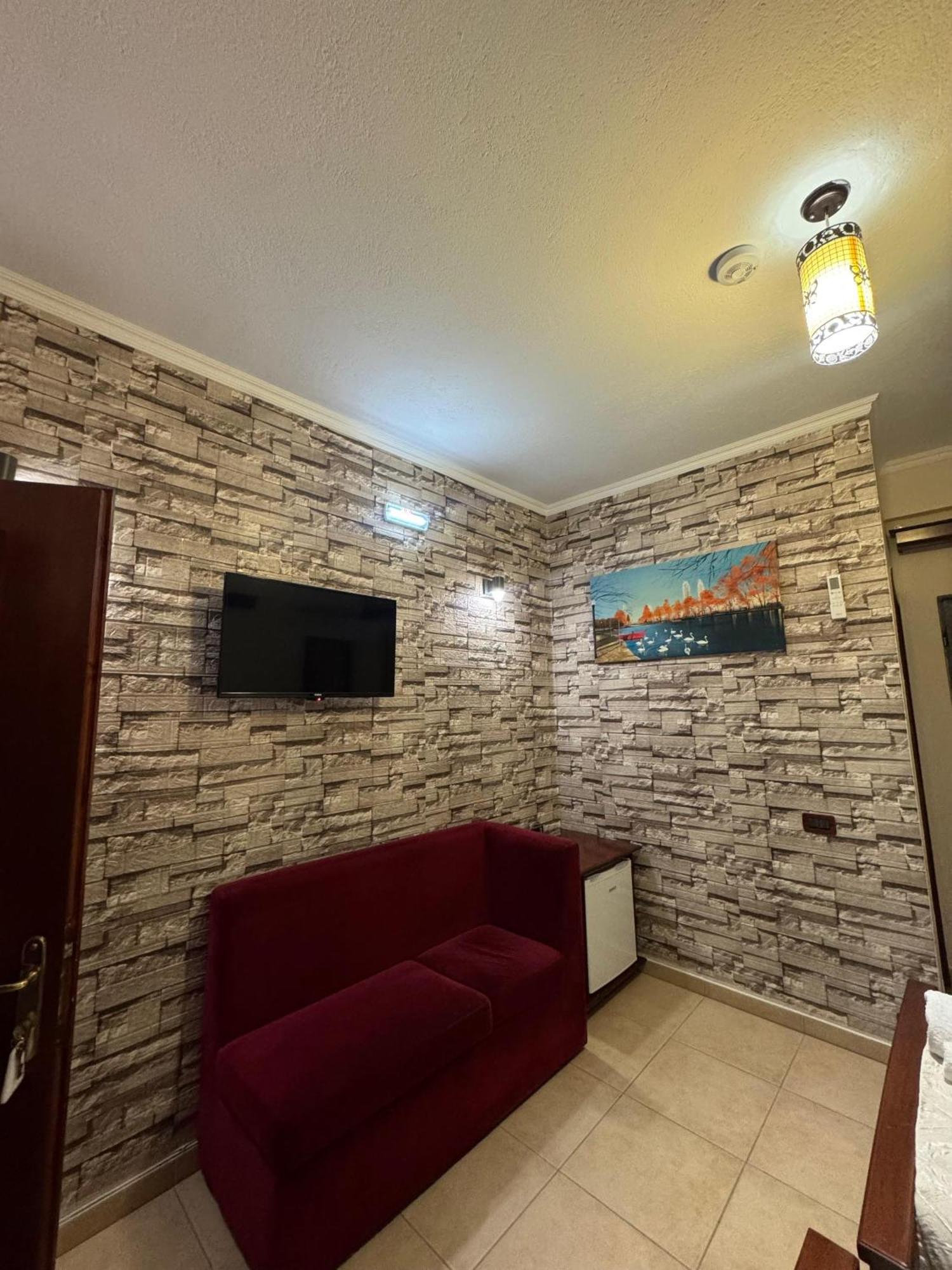 Lini Hotel Restorant Leza מראה חיצוני תמונה